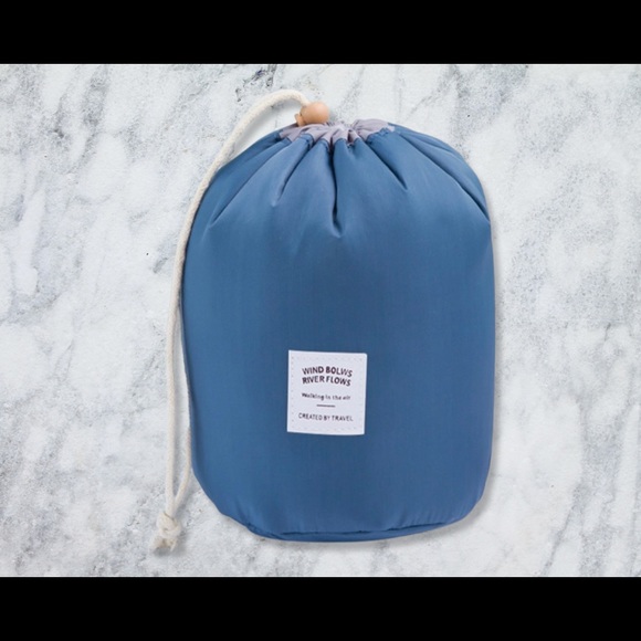 Drawstring Makeup Bag - 2 options (red or blue) - Picture 2 of 4